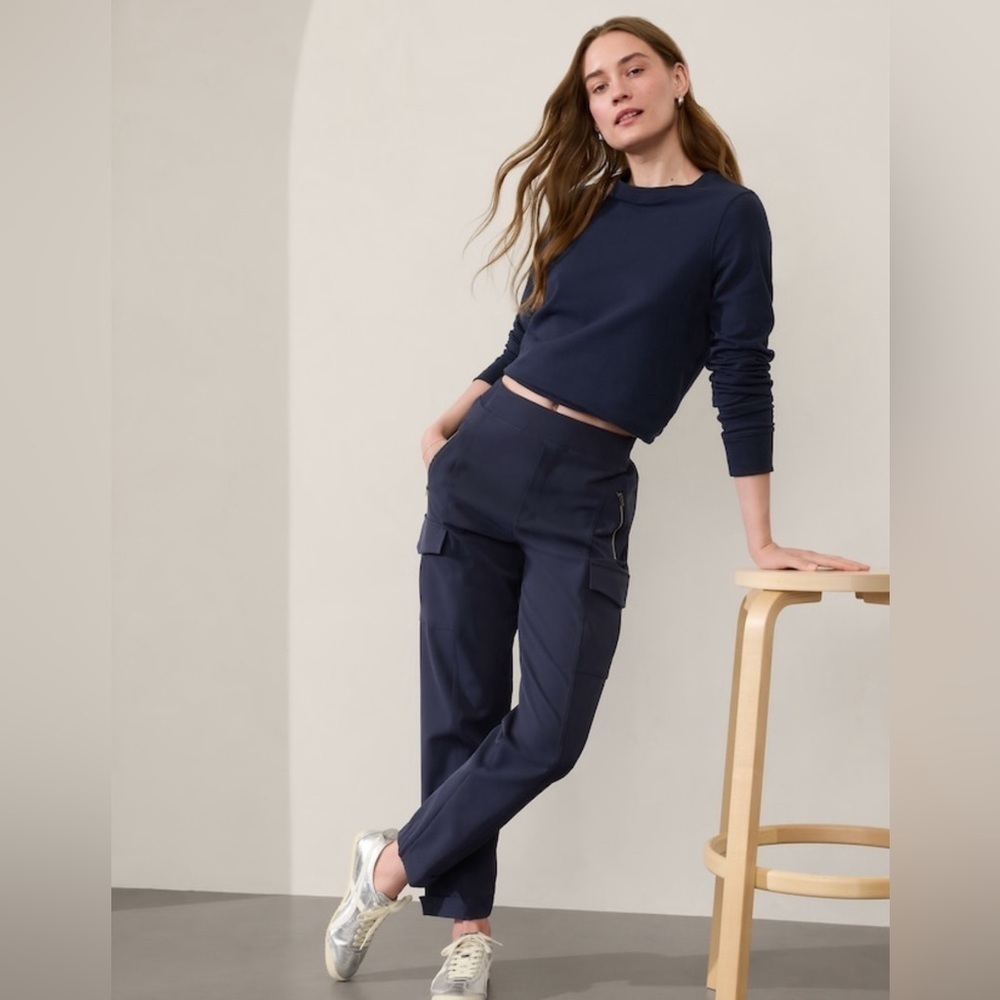 NWT Athleta Women’s Navy Endless Cargo Pants size 2/P